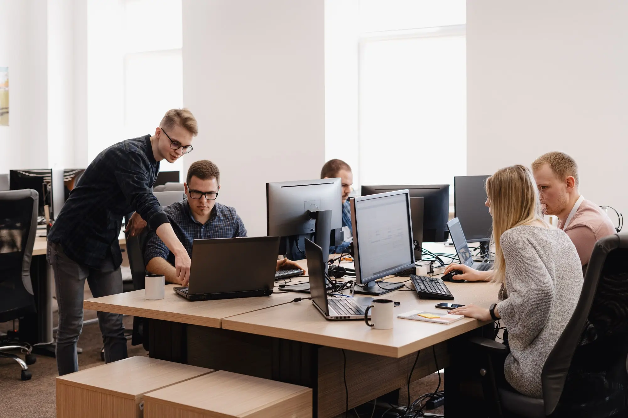 Handydevs employee working as a Team
